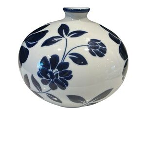 Target home ceramic white and blue floral vase 2010